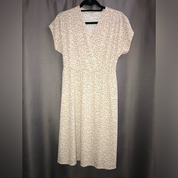Uniqlo short sleeve cream midi length dress size small - Picture 1 of 3